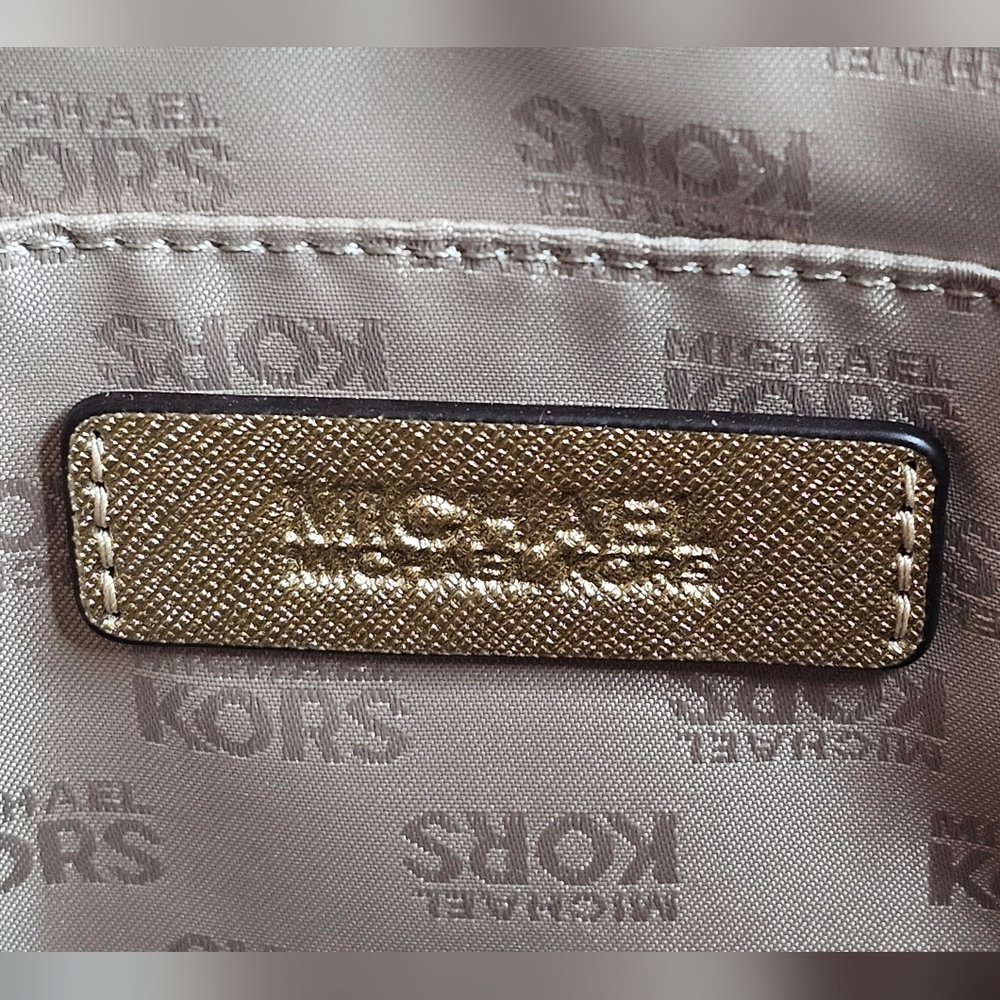 Michael Kors Cindy Large Pale Gold Dome Satchel Handbag Shoulder Tote Crossbody - Picture 11 of 12